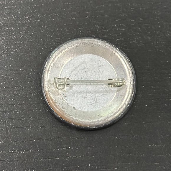 Hard Rock Cafe Vintage 1996 25th Anniversary Button Pin - Picture 3 of 4